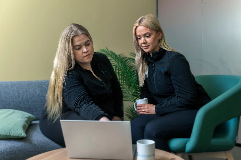 Yrityksen kannattavuus kuvaa sitä, kuinka paljon liiketoiminnasta jää lopulta taloudellista tulosta kaikkien kulujen jälkeen.